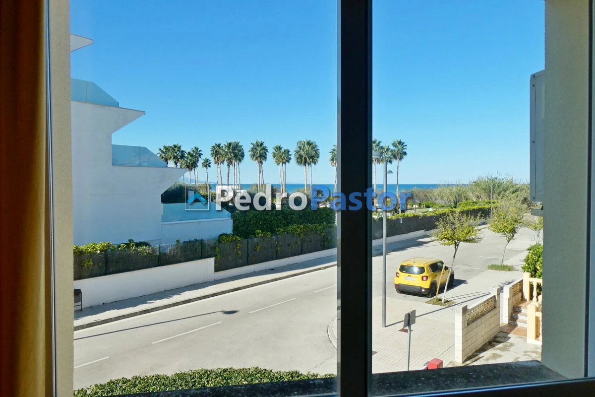 Apartamento de 2 dormitorios en 1ª línea de playa en Las Marinas en Dénia