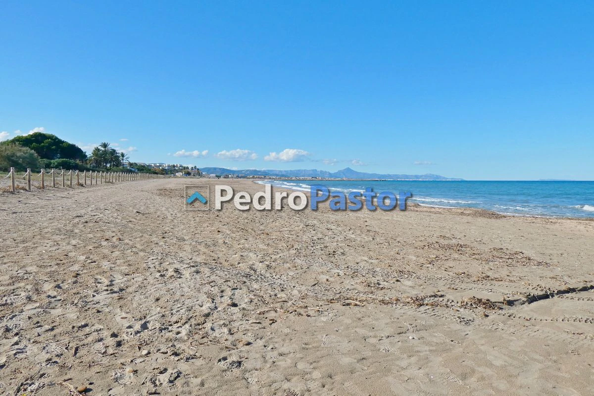 Apartamento de 2 dormitorios en 1ª línea de playa en Las Marinas en Dénia