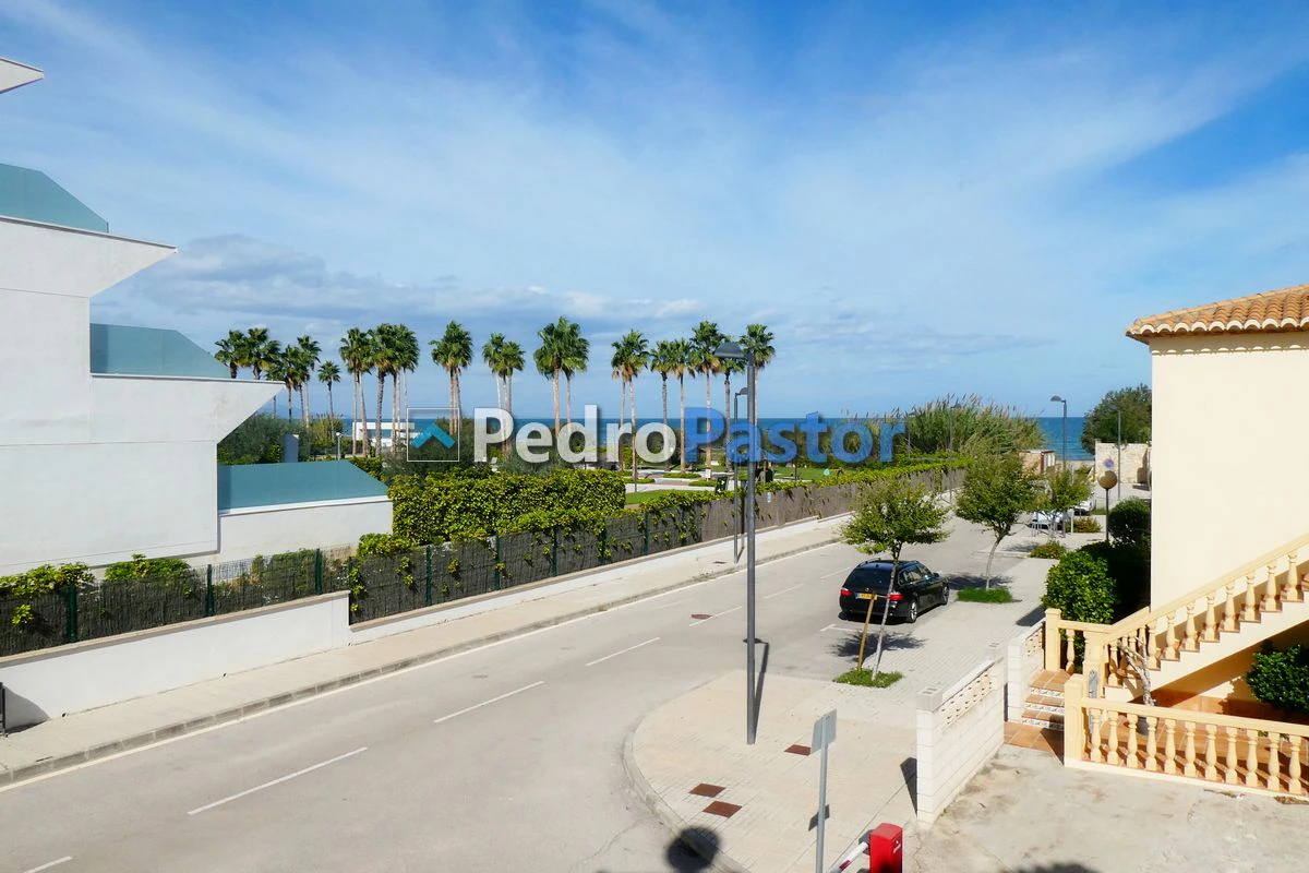 Apartamento de 2 dormitorios en 1ª línea de playa en Las Marinas en Dénia