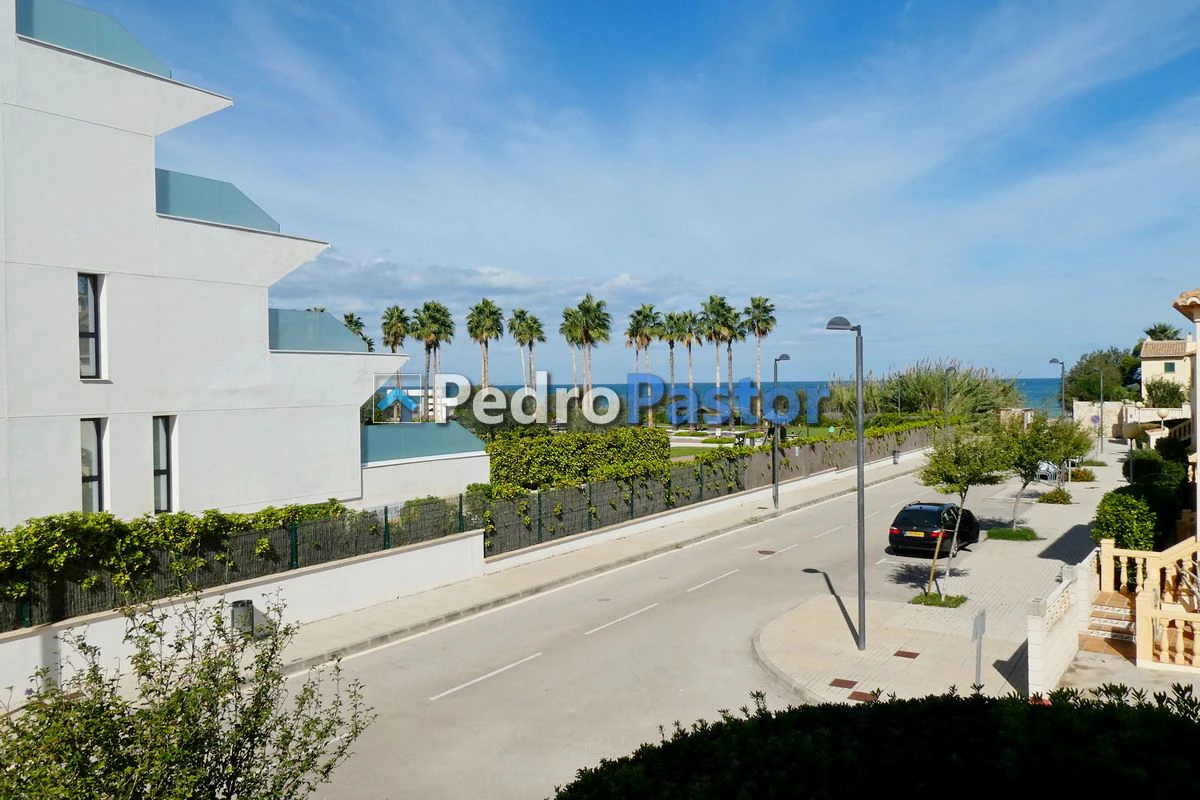 Apartamento de 2 dormitorios en 1ª línea de playa en Las Marinas en Dénia