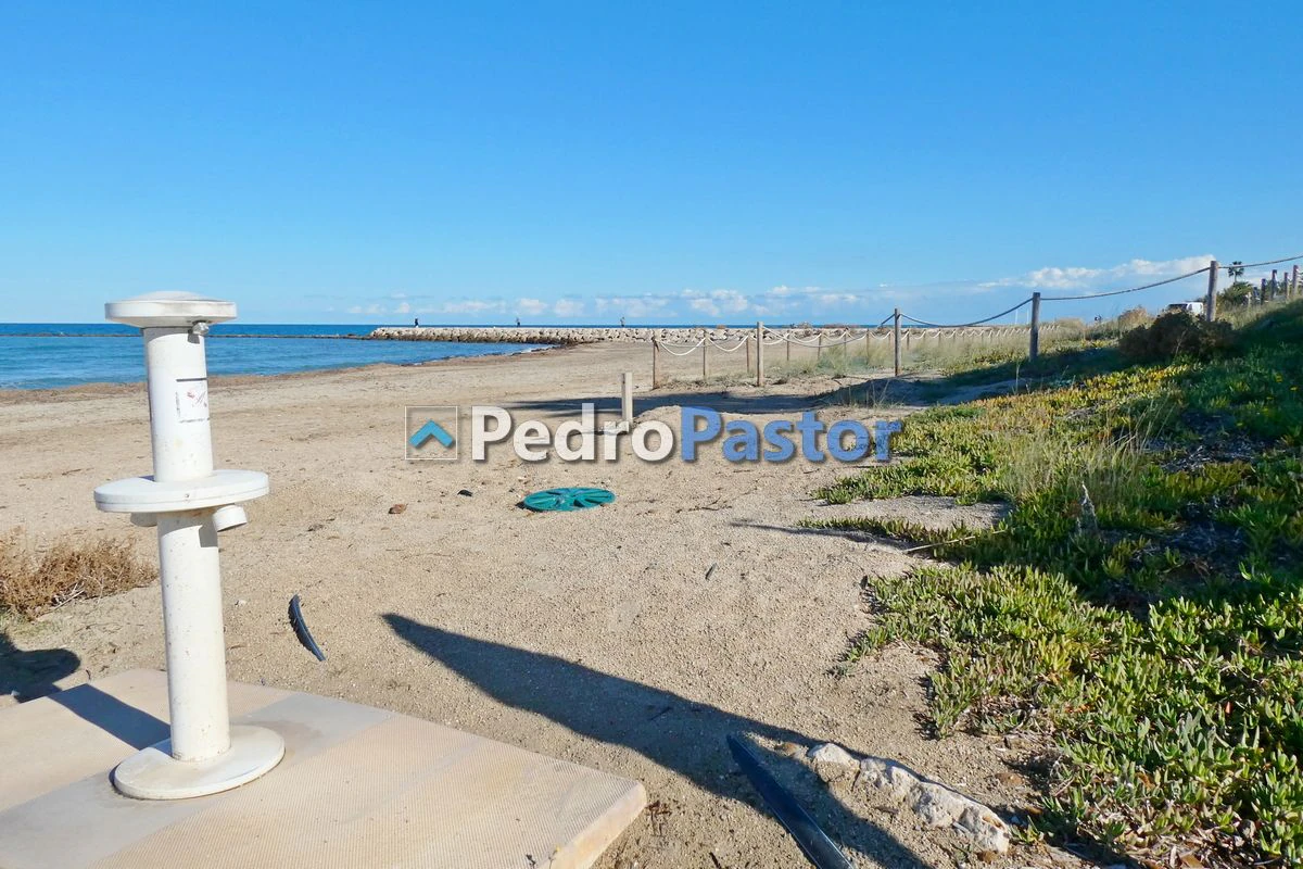 Apartamento de 2 dormitorios en 1ª línea de playa en Las Marinas en Dénia