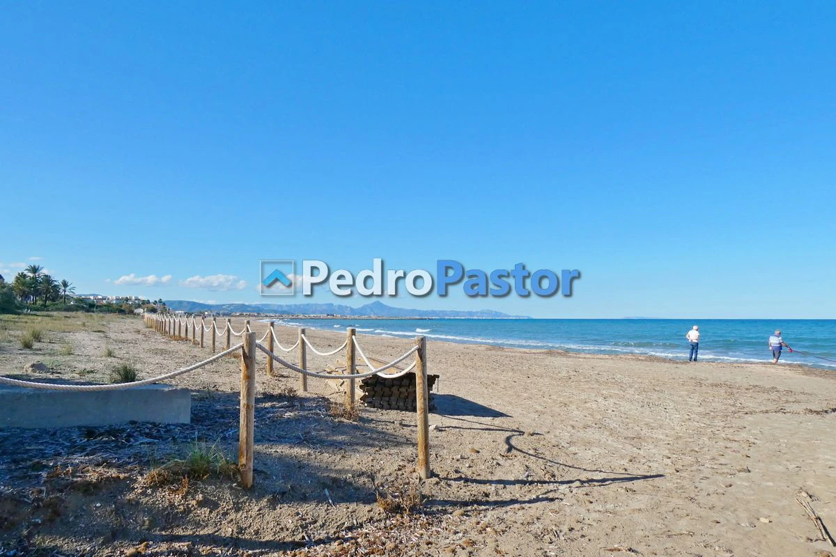 Apartamento de 2 dormitorios en 1ª línea de playa en Las Marinas en Dénia
