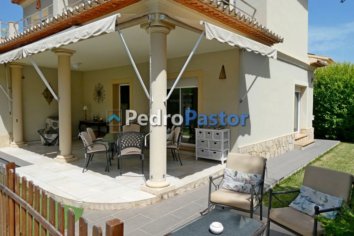 CH083 - Chalet independiente de 5 dormitorios en Els Poblets