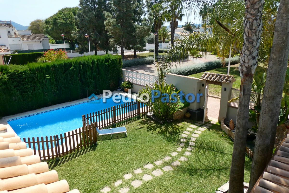 CH083 - Chalet independiente de 5 dormitorios en Els Poblets