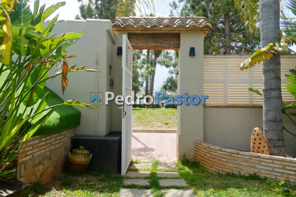 CH083 - Chalet independiente de 5 dormitorios en Els Poblets