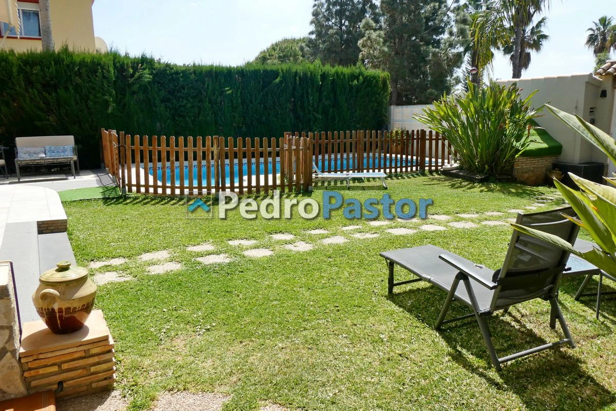 CH083 - Chalet independiente de 5 dormitorios en Els Poblets