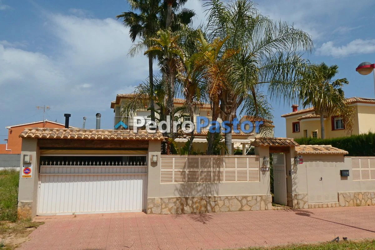 CH083 - Chalet independiente de 5 dormitorios en Els Poblets