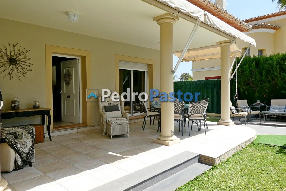 CH083 - Chalet independiente de 5 dormitorios en Els Poblets