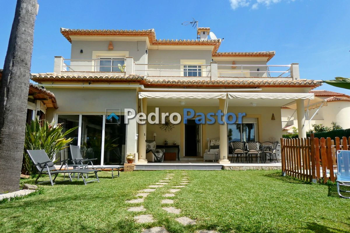 CH083 - Chalet independiente de 5 dormitorios en Els Poblets