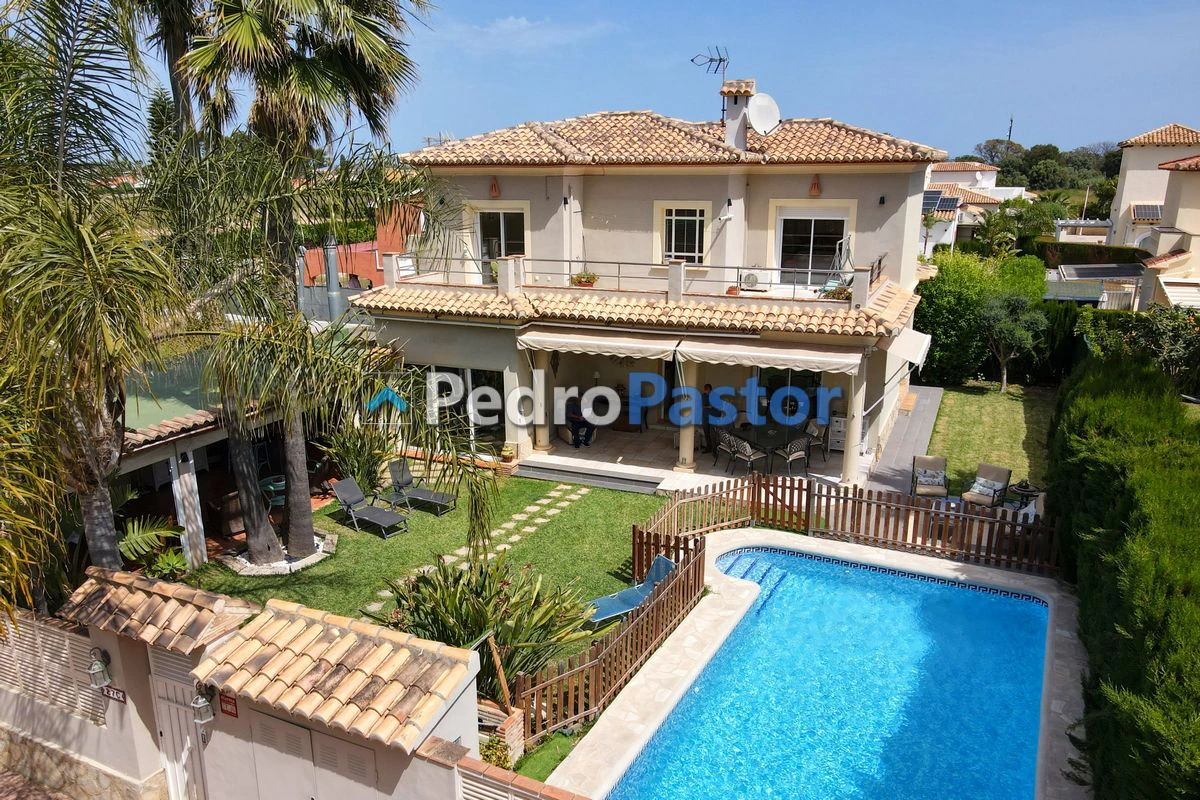 CH083 - Chalet independiente de 5 dormitorios en Els Poblets