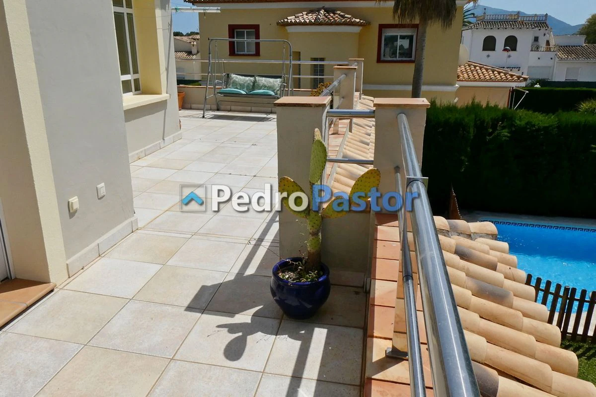 CH083 - Chalet independiente de 5 dormitorios en Els Poblets