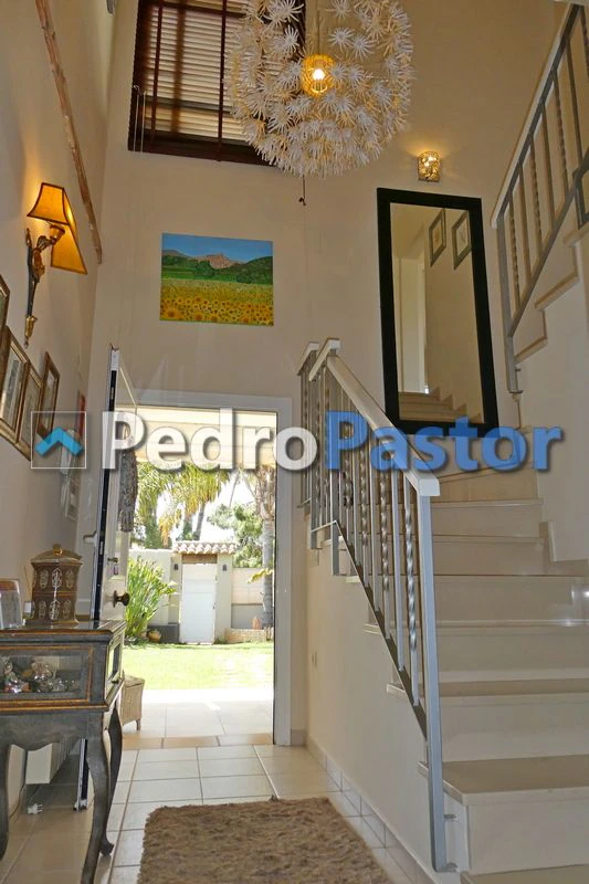 CH083 - Chalet independiente de 5 dormitorios en Els Poblets