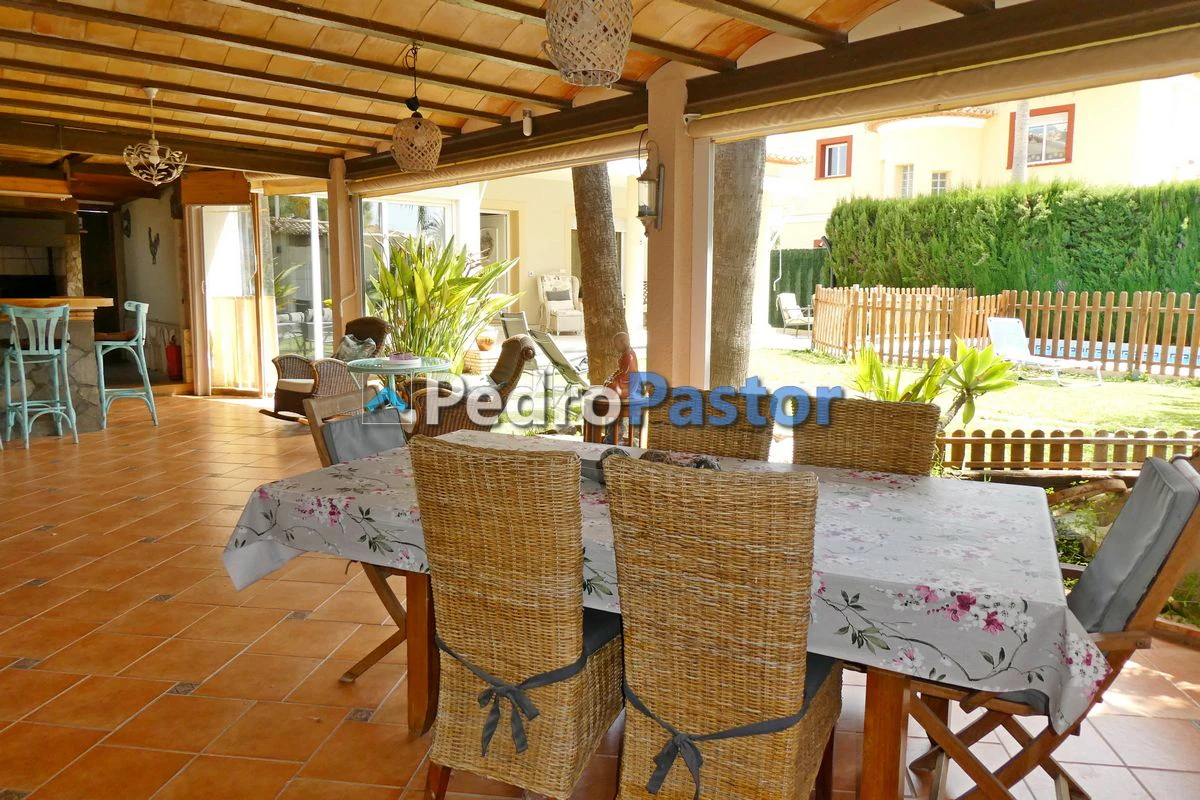 CH083 - Chalet independiente de 5 dormitorios en Els Poblets