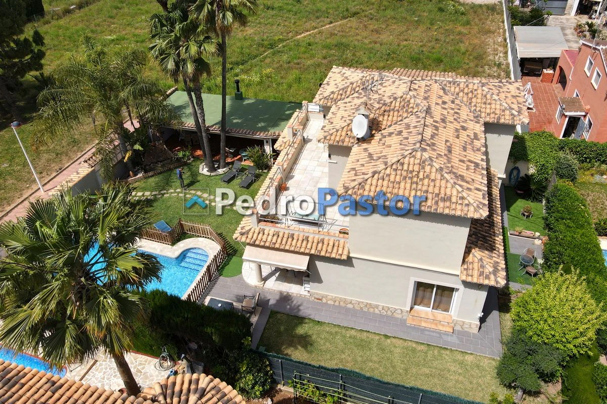 CH083 - Chalet independiente de 5 dormitorios en Els Poblets