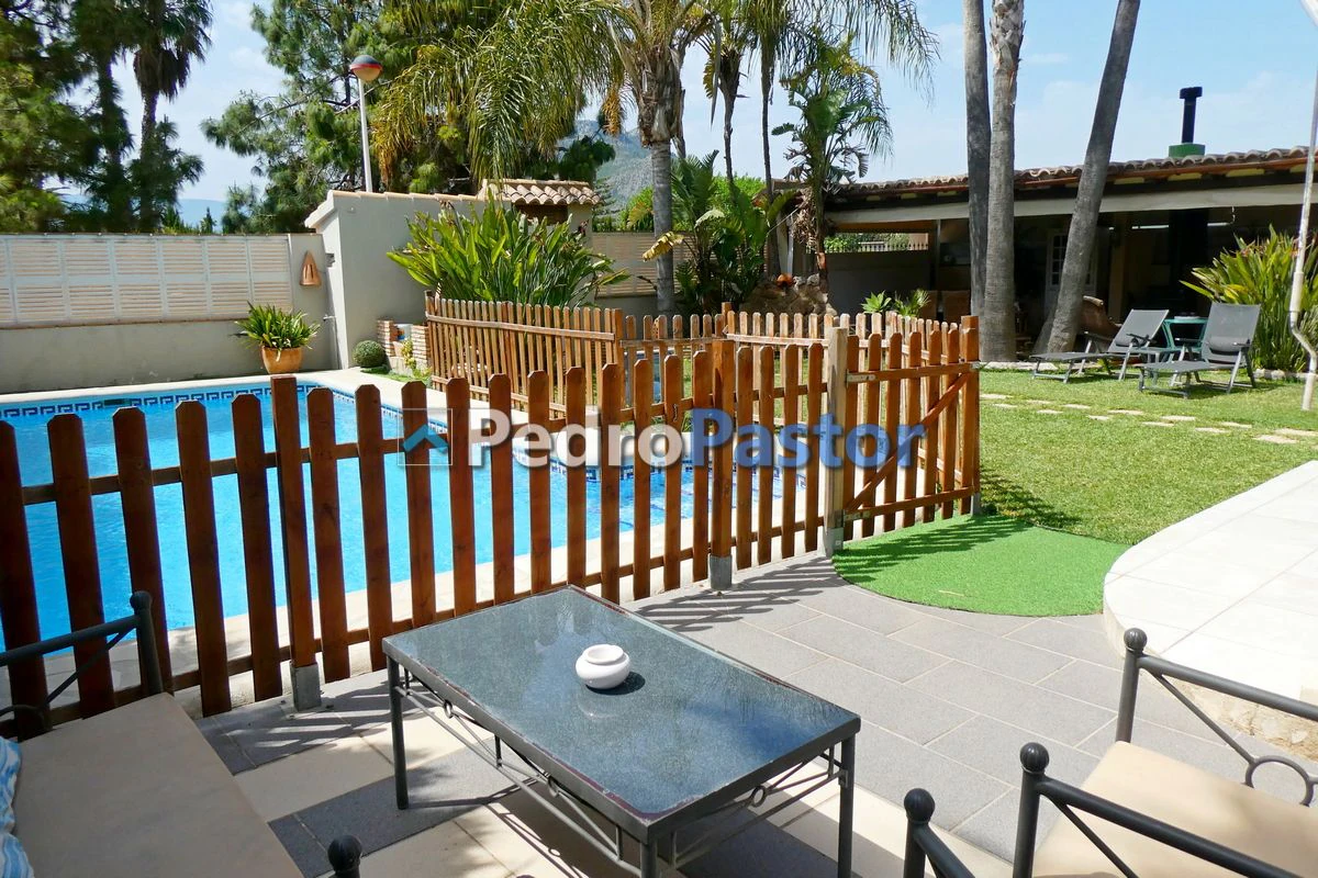 CH083 - Chalet independiente de 5 dormitorios en Els Poblets