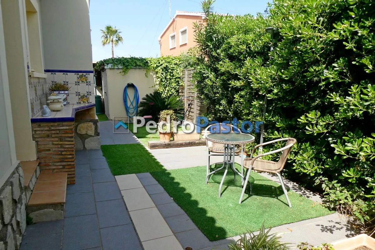 CH083 - Chalet independiente de 5 dormitorios en Els Poblets