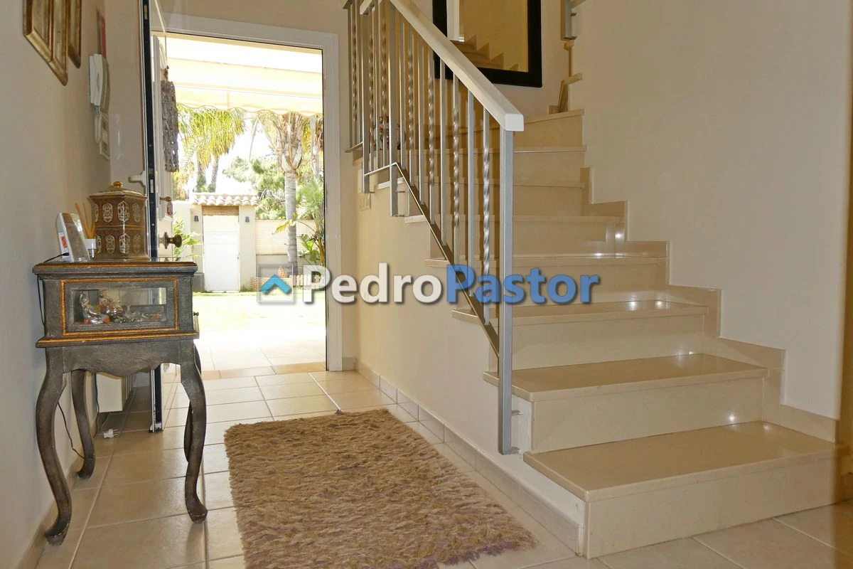 CH083 - Chalet independiente de 5 dormitorios en Els Poblets