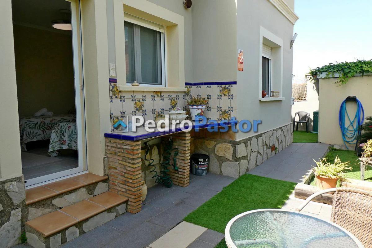 CH083 - Chalet independiente de 5 dormitorios en Els Poblets