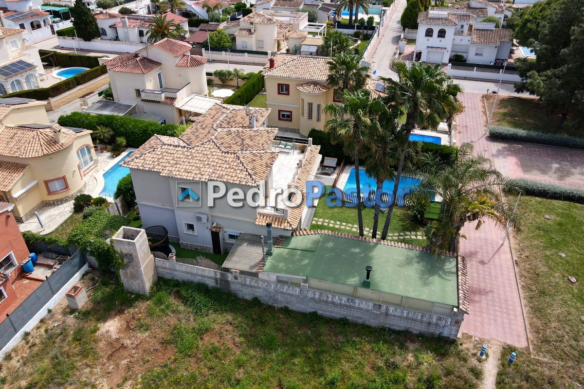 CH083 - Chalet independiente de 5 dormitorios en Els Poblets