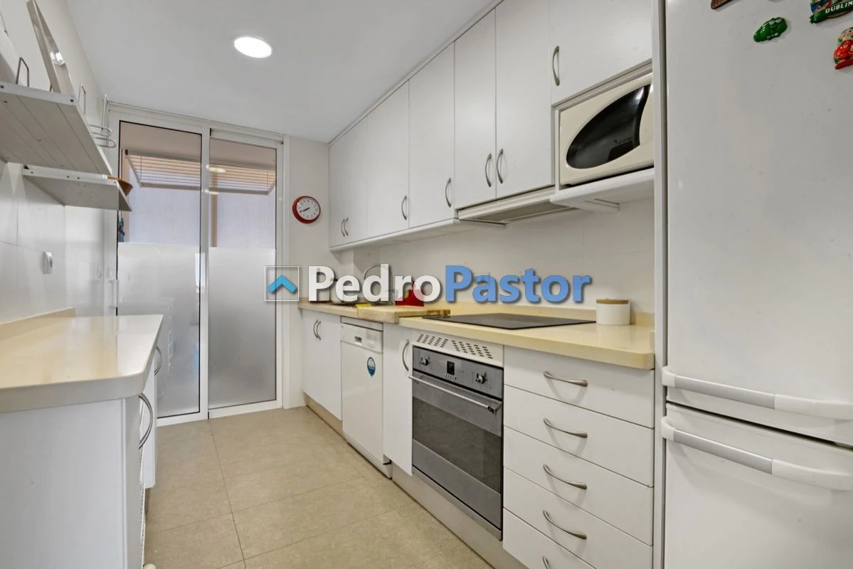 AP191 - Apartamento de 2 dormitorios en 1ª línea de playa en el km 4,5 de Las Marinas en Dénia.