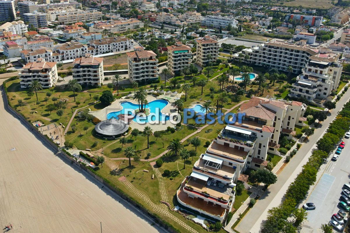 AP191 - Apartamento de 2 dormitorios en 1ª línea de playa en el km 4,5 de Las Marinas en Dénia.