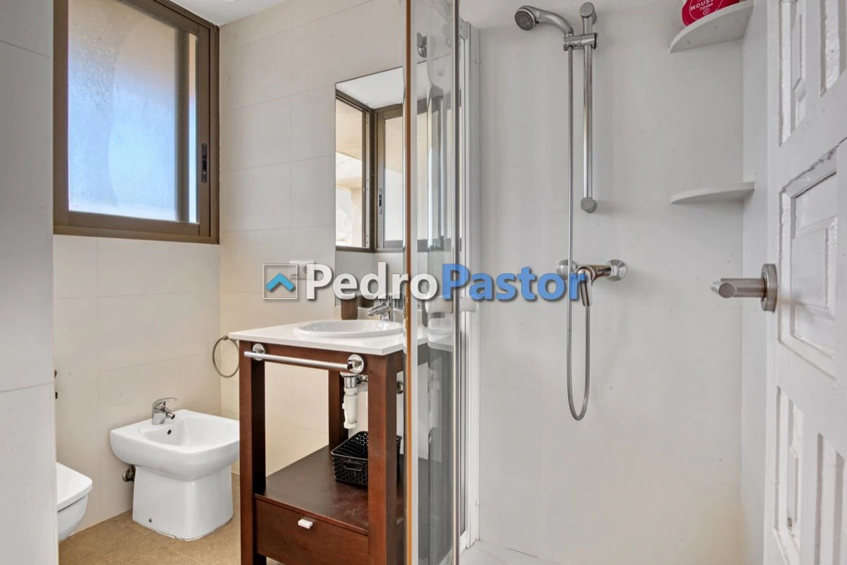 AP191 - Apartamento de 2 dormitorios en 1ª línea de playa en el km 4,5 de Las Marinas en Dénia.