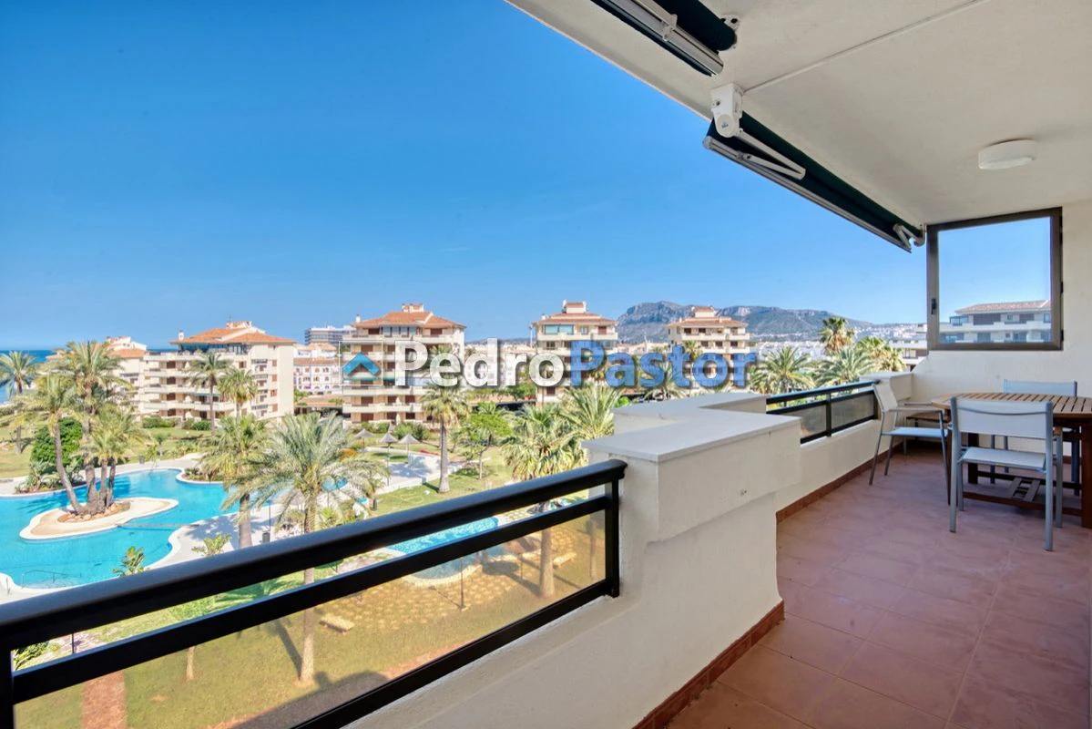 AP191 - Apartamento de 2 dormitorios en 1ª línea de playa en el km 4,5 de Las Marinas en Dénia.