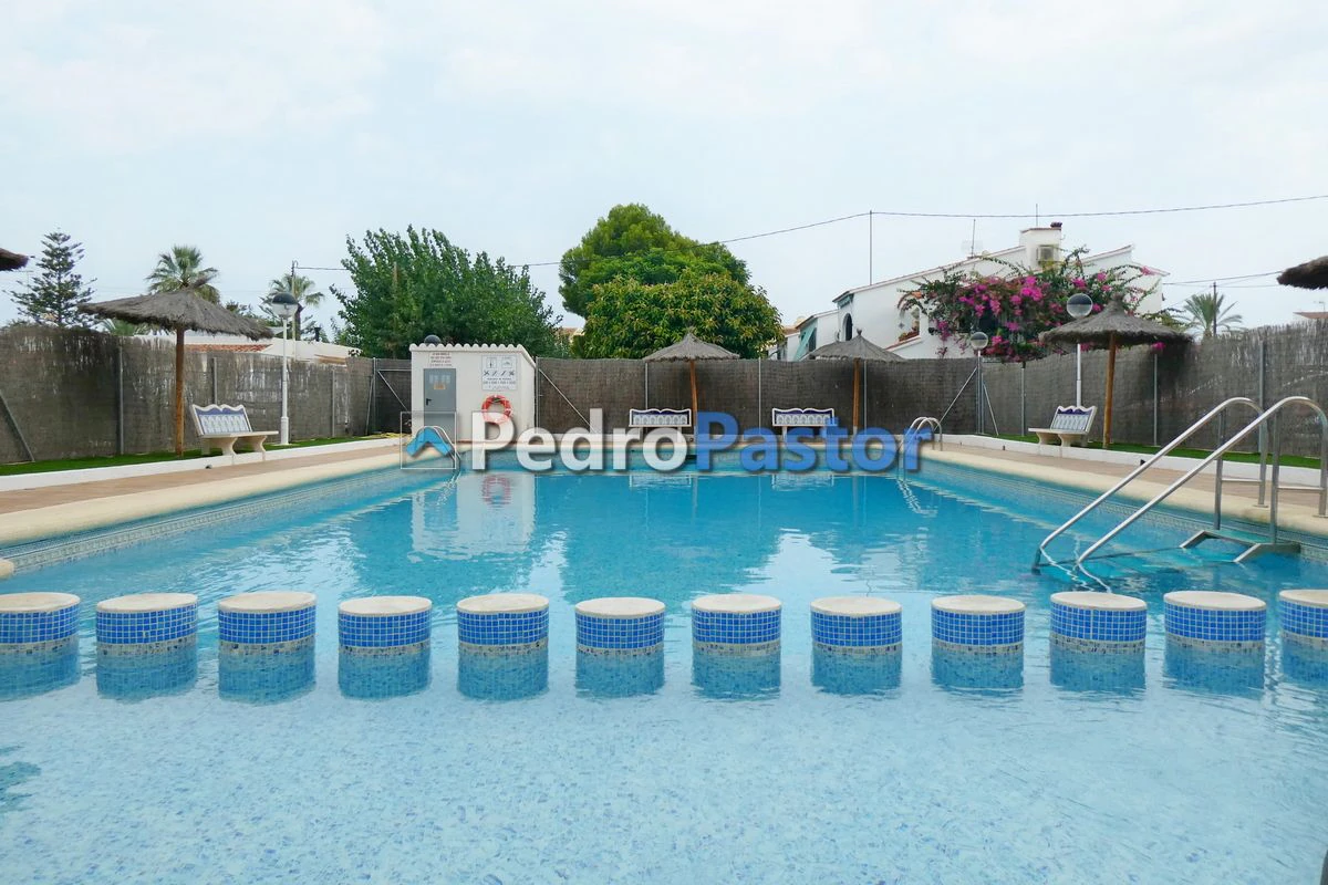 AP194 - Apartamento de 2 dormitorios en 1ª línea de playa en Las Marinas en Dénia