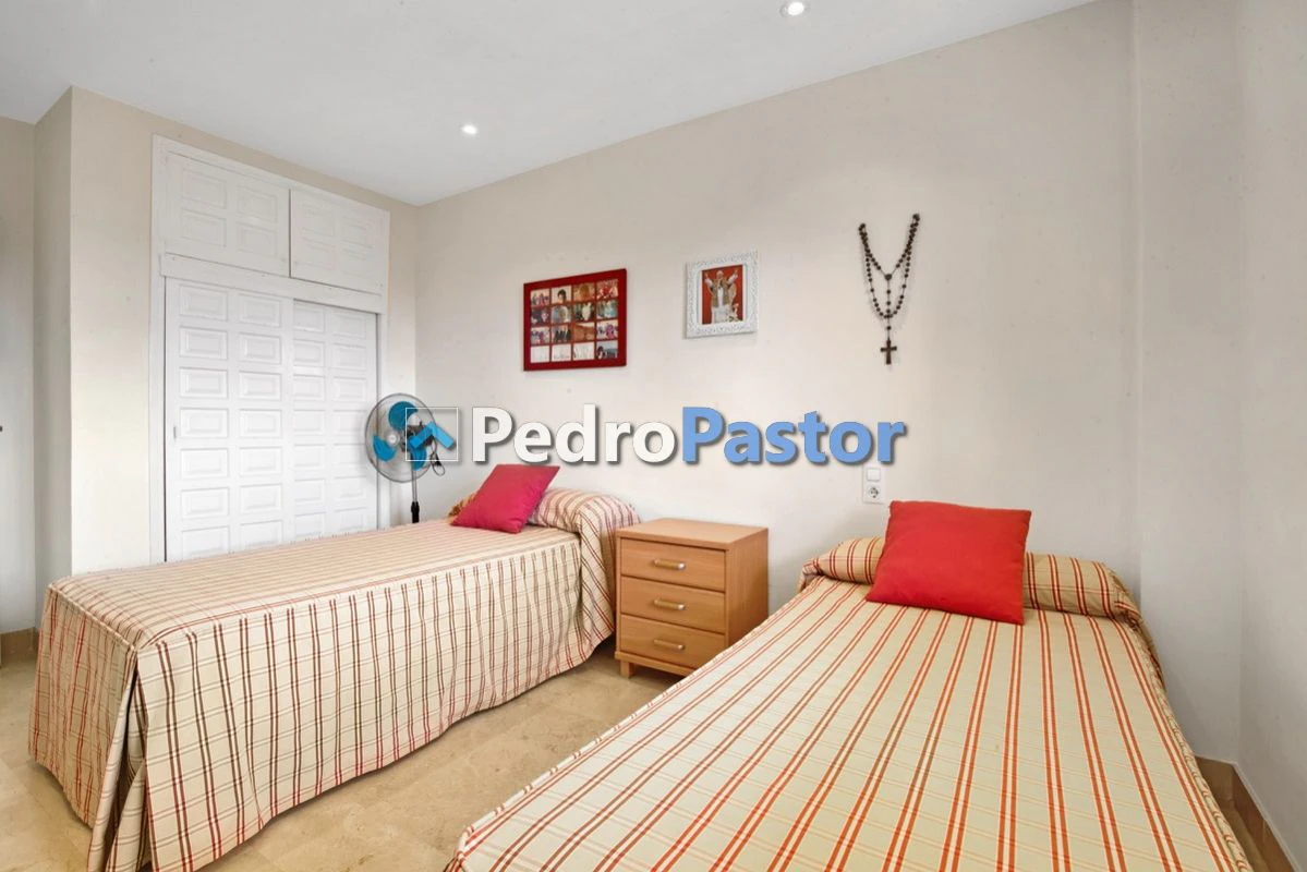 AP191 - Apartamento de 2 dormitorios en 1ª línea de playa en el km 4,5 de Las Marinas en Dénia.