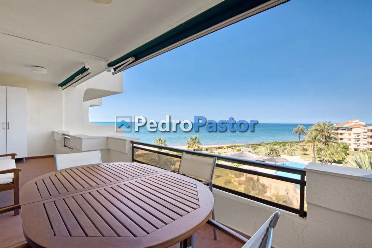 AP191 - Apartamento de 2 dormitorios en 1ª línea de playa en el km 4,5 de Las Marinas en Dénia.