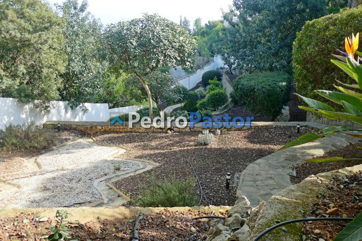 Chalet independiente de 5 dormitorios en la zona de Montgó