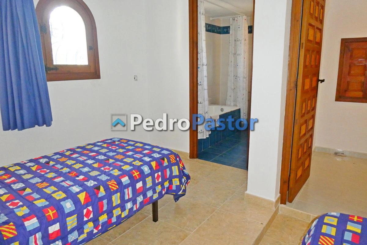 Chalet independiente de 5 dormitorios en la zona de Montgó