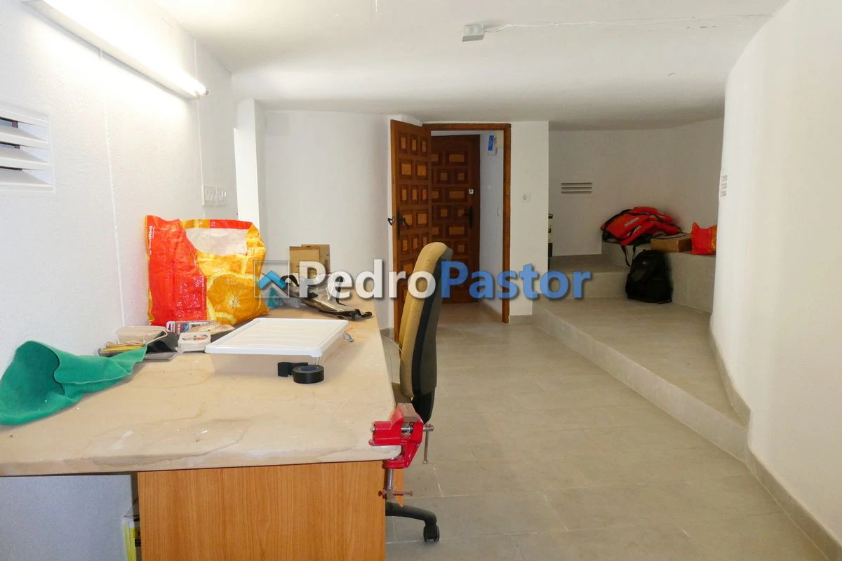Chalet independiente de 5 dormitorios en la zona de Montgó