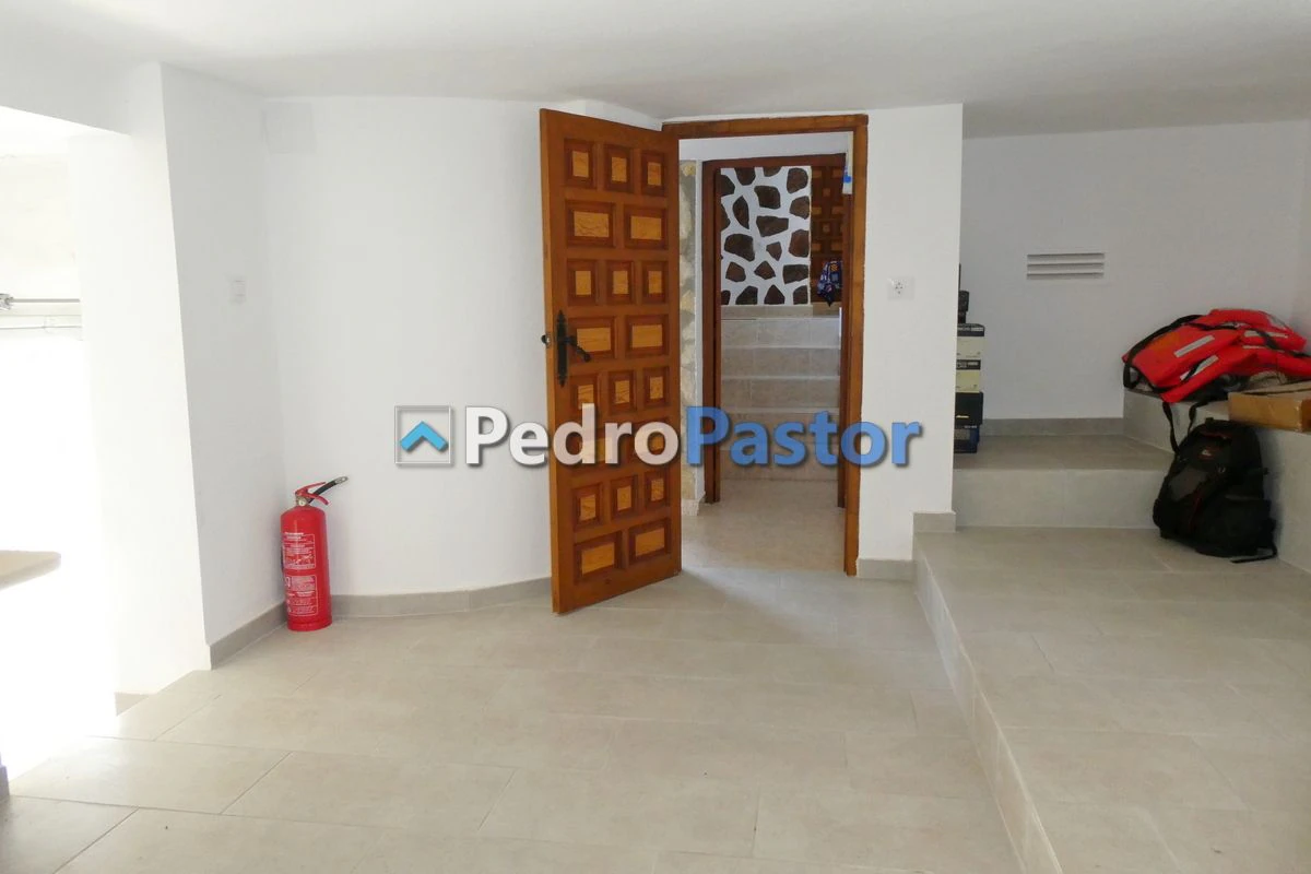Chalet independiente de 5 dormitorios en la zona de Montgó