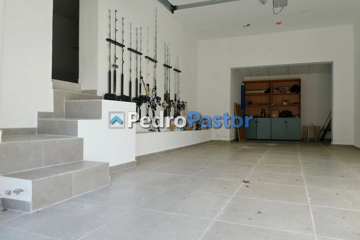 Chalet independiente de 5 dormitorios en la zona de Montgó