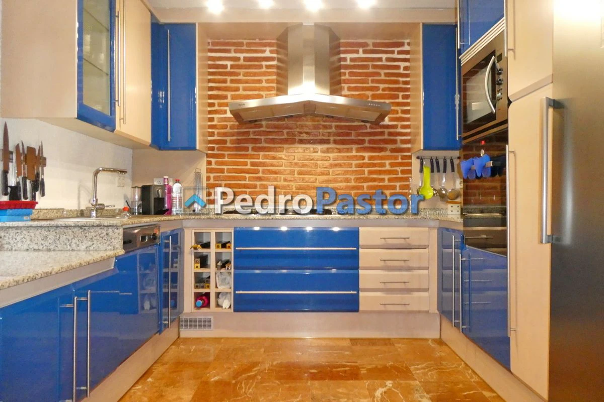 Chalet independiente de 5 dormitorios en la zona de Montgó
