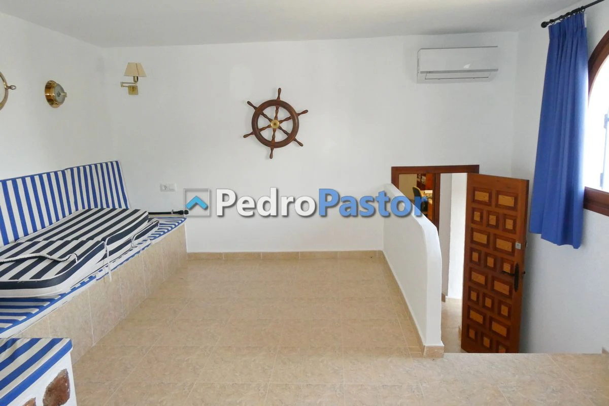 Chalet independiente de 5 dormitorios en la zona de Montgó