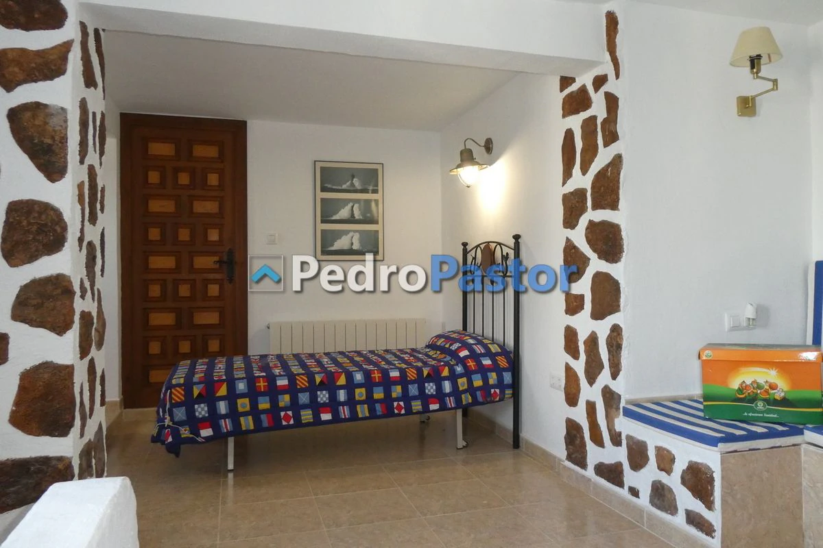 Chalet independiente de 5 dormitorios en la zona de Montgó