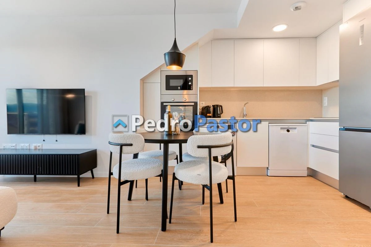 AT056 - Ático de 1 dormitorio en 2ª línea de playa, cerca del Club Náutico de Dénia