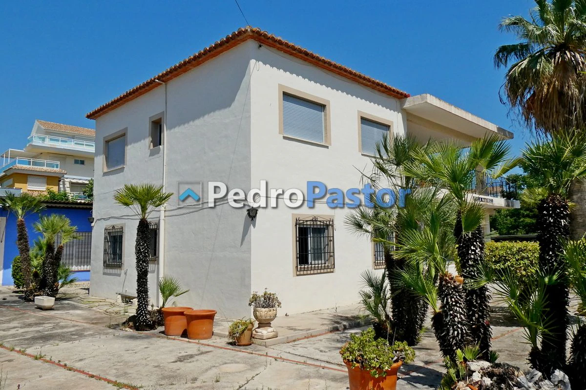 Chalet independiente de 8 dormitorios en el km 5 de Las Marinas, Dénia