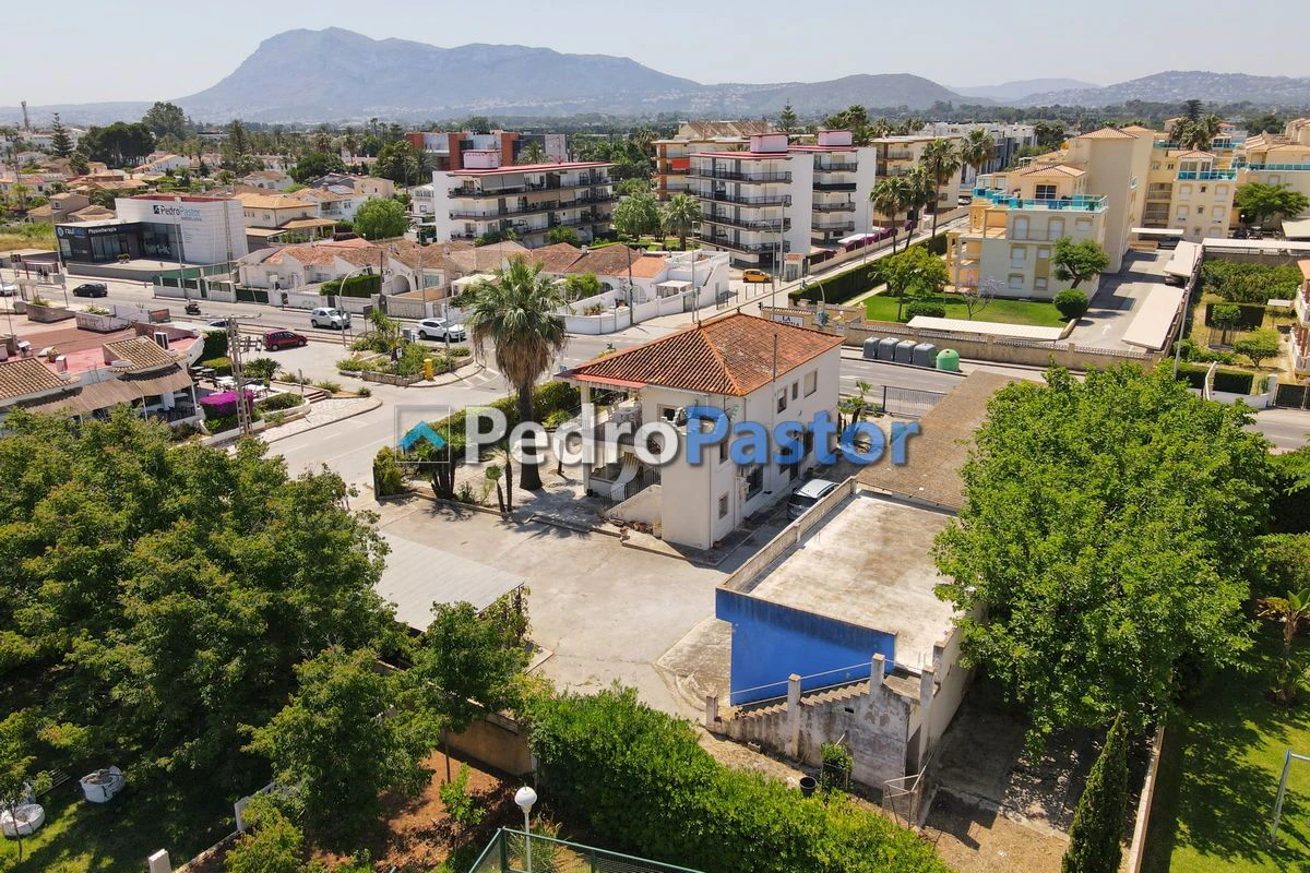 Chalet independiente de 8 dormitorios en el km 5 de Las Marinas, Dénia