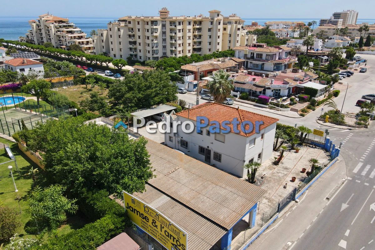 Chalet independiente de 8 dormitorios en el km 5 de Las Marinas, Dénia