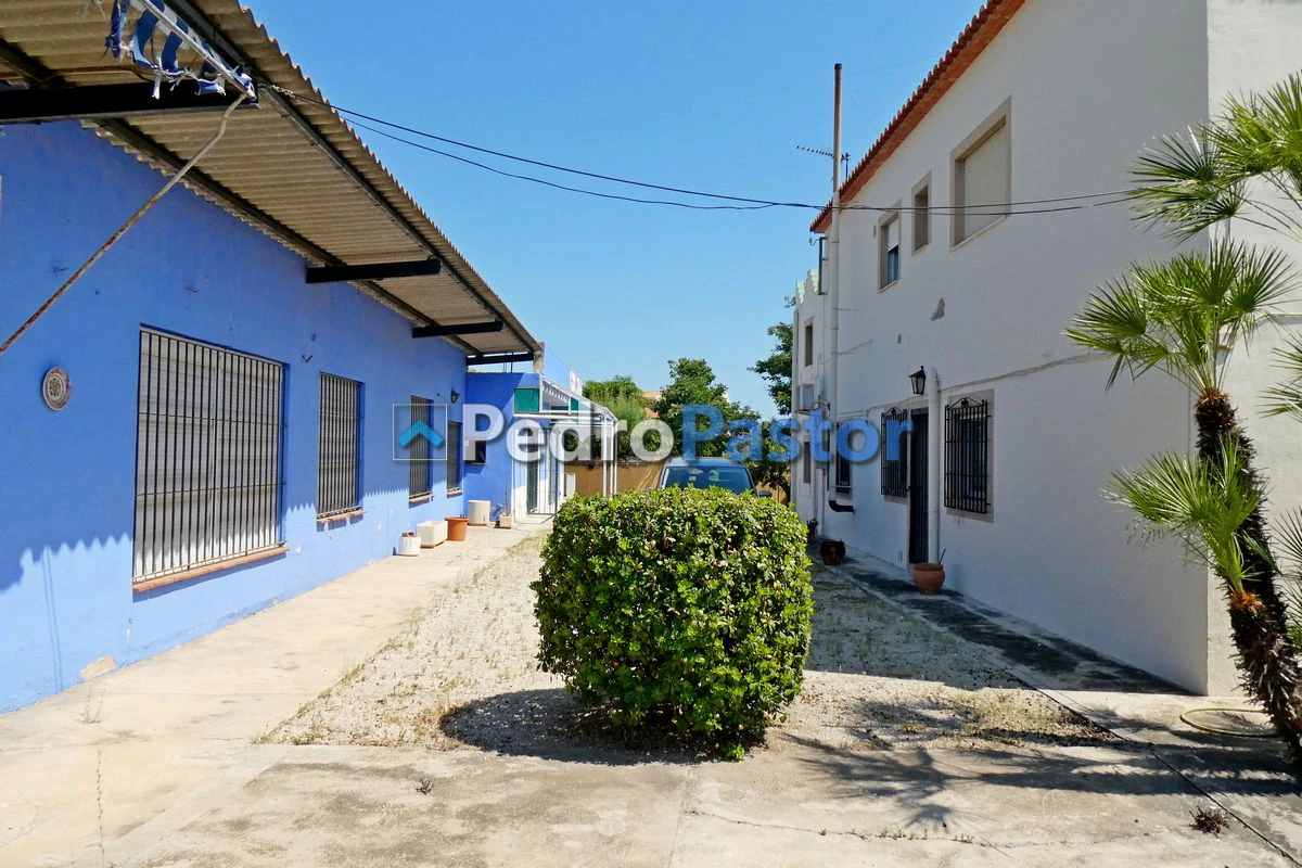 Chalet independiente de 8 dormitorios en el km 5 de Las Marinas, Dénia