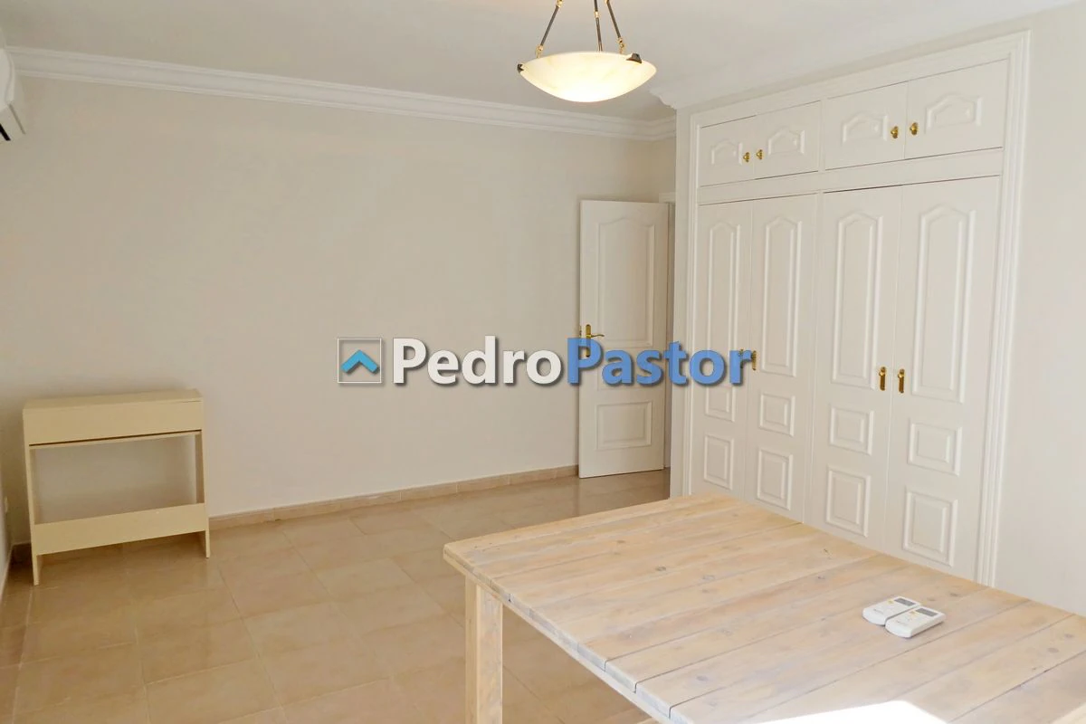CH067 - Detached 9 bedroom villa in La Sella - Pedreguer