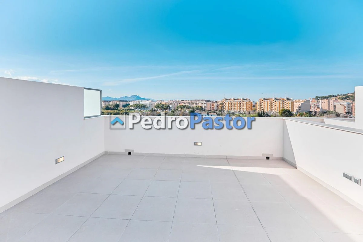 AT056 - 1-bedroom penthouse on the 2nd line of the beach, near the Dénia Nautical Club.