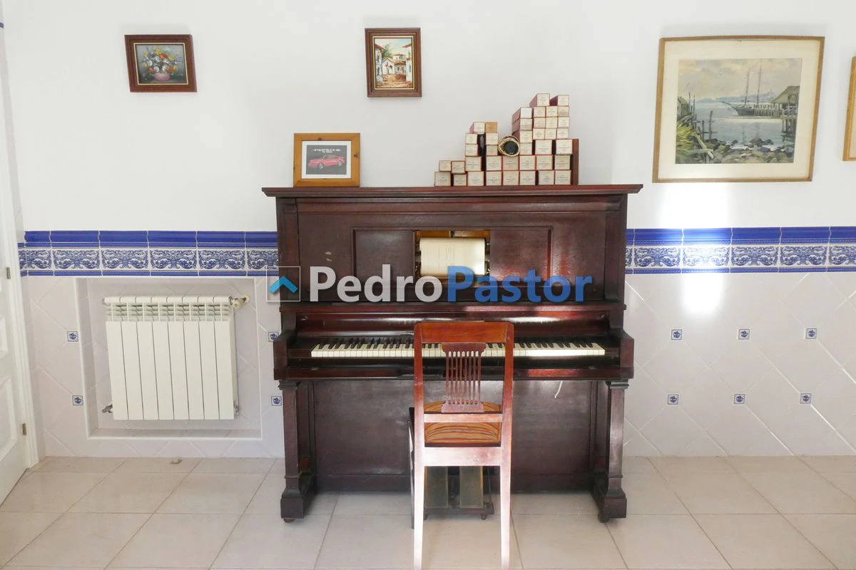 CH067 - Detached 9 bedroom villa in La Sella - Pedreguer