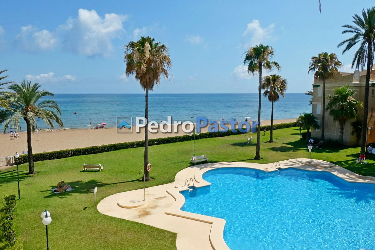 AP192 - 2-bedroom apartment on the beachfront in Las Marinas in Dénia