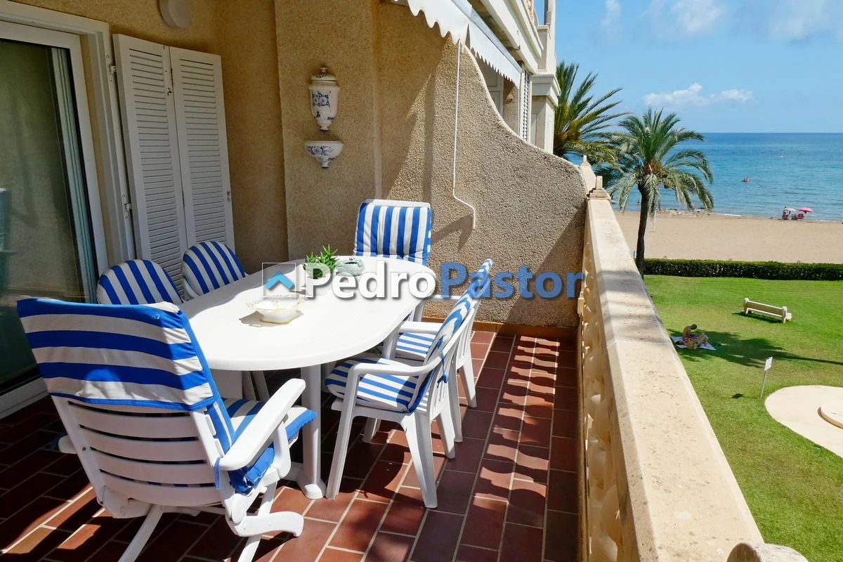 AP192 - 2-bedroom apartment on the beachfront in Las Marinas in Dénia