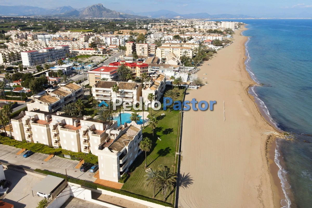AP192 - 2-bedroom apartment on the beachfront in Las Marinas in Dénia