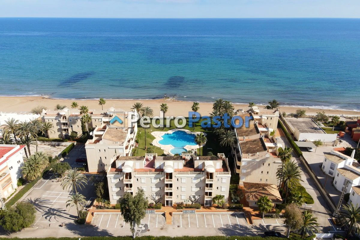 Apartamento de 2 dormitorios en 1ª línea de playa